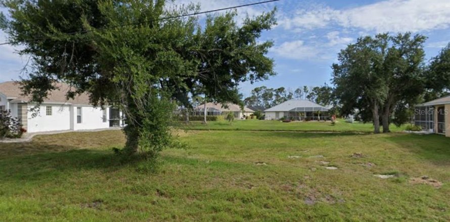 Terreno en Rotonda, Florida № 2102932
