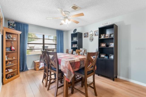 Condo in Sun City Center, Florida, 2 bedrooms  № 2267164 - photo 13