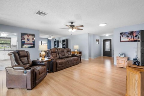 Condo in Sun City Center, Florida, 2 bedrooms  № 2267164 - photo 8
