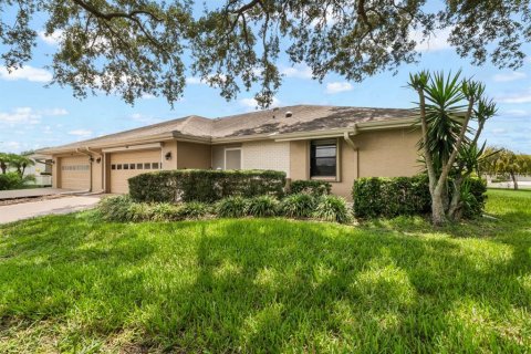 Condo in Sun City Center, Florida, 2 bedrooms  № 2267164 - photo 4