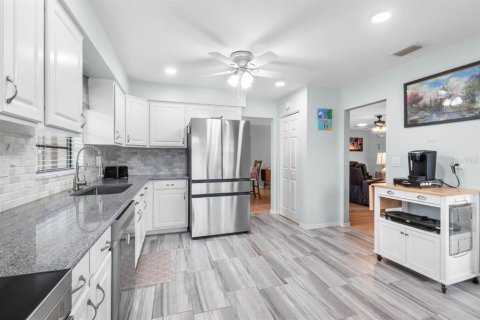 Condo in Sun City Center, Florida, 2 bedrooms  № 2267164 - photo 17