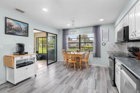 Condo in Sun City Center, Florida, 2 bedrooms  № 2267164 - photo 19