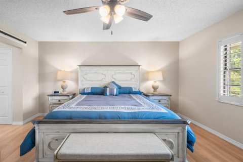 Condo in Sun City Center, Florida, 2 bedrooms  № 2267164 - photo 21