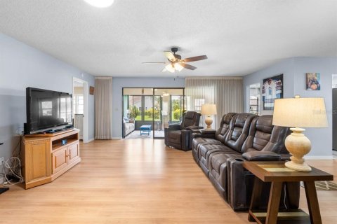 Condo in Sun City Center, Florida, 2 bedrooms  № 2267164 - photo 7