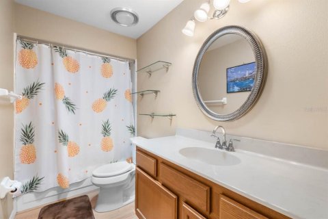 Condo in Sun City Center, Florida, 2 bedrooms  № 2267164 - photo 28