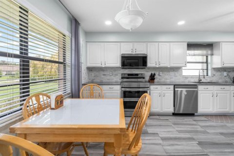 Condo in Sun City Center, Florida, 2 bedrooms  № 2267164 - photo 15