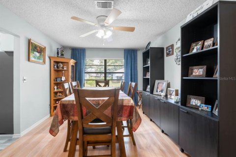 Condo in Sun City Center, Florida, 2 bedrooms  № 2267164 - photo 12