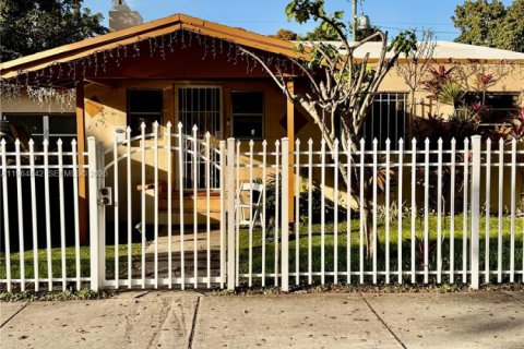 House in Miami, Florida 2 bedrooms, 123.56 sq.m. № 2081149
