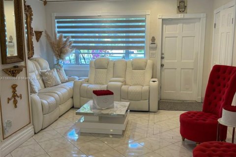 Villa ou maison à vendre à Miami, Floride: 4 chambres № 1794194 - photo 4