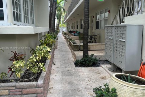 Снять в аренду кондоминиум в Майами-Бич, Флорида 47.84м2, № 2025307 - фото 2