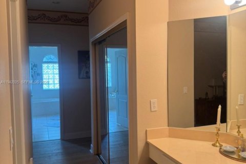 Villa ou maison à vendre à Orlando, Floride: 5 chambres, 341.88 m2 № 1999036 - photo 22