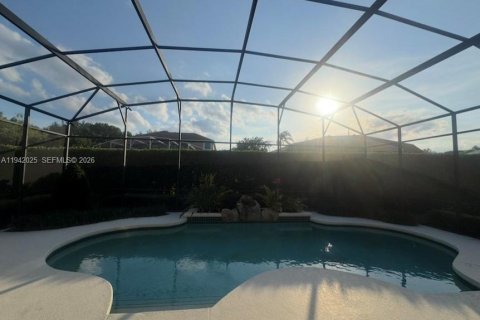 Villa ou maison à vendre à Orlando, Floride: 5 chambres, 341.88 m2 № 1999036 - photo 4