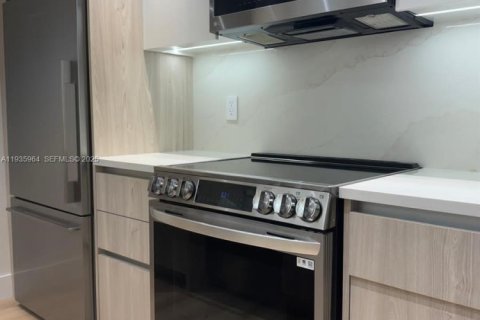 Copropriété à vendre à Bal Harbour, Floride: 2 chambres, 98.1 m2 № 2059801 - photo 7