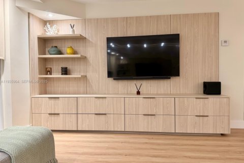 Copropriété à vendre à Bal Harbour, Floride: 2 chambres, 98.1 m2 № 2059801 - photo 4