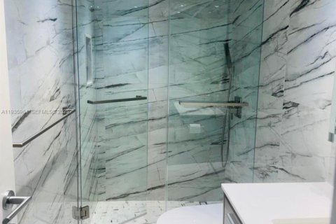 Copropriété à vendre à Bal Harbour, Floride: 2 chambres, 98.1 m2 № 2059801 - photo 11