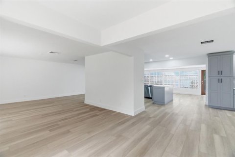 Villa ou maison à louer à Saint Petersburg, Floride: 4 chambres, 204.38 m2 № 2091455 - photo 6