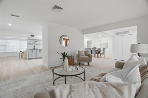Villa ou maison à louer à Saint Petersburg, Floride: 4 chambres, 204.38 m2 № 2091455 - photo 7