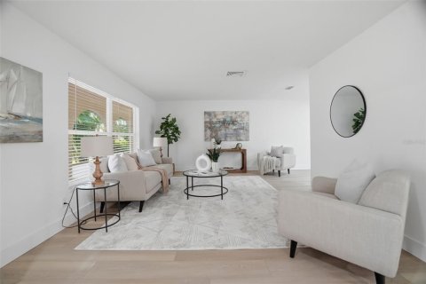 Villa ou maison à louer à Saint Petersburg, Floride: 4 chambres, 204.38 m2 № 2091455 - photo 3
