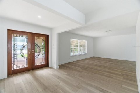 Villa ou maison à louer à Saint Petersburg, Floride: 4 chambres, 204.38 m2 № 2091455 - photo 2