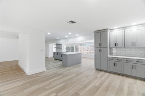 Villa ou maison à louer à Saint Petersburg, Floride: 4 chambres, 204.38 m2 № 2091455 - photo 26