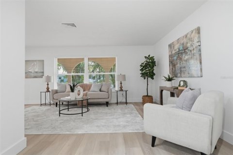 Villa ou maison à louer à Saint Petersburg, Floride: 4 chambres, 204.38 m2 № 2091455 - photo 8