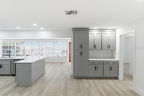 Villa ou maison à louer à Saint Petersburg, Floride: 4 chambres, 204.38 m2 № 2091455 - photo 29