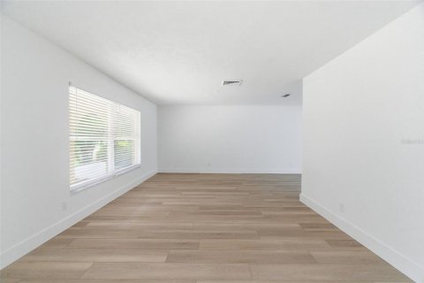 Villa ou maison à louer à Saint Petersburg, Floride: 4 chambres, 204.38 m2 № 2091455 - photo 4