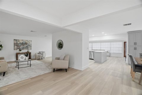 Villa ou maison à louer à Saint Petersburg, Floride: 4 chambres, 204.38 m2 № 2091455 - photo 5