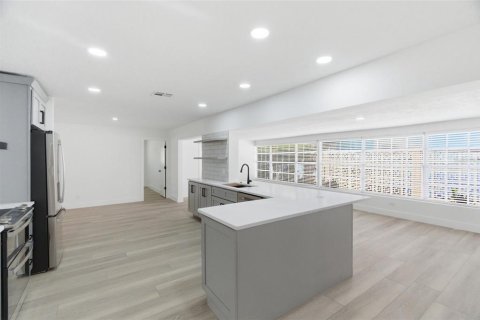Villa ou maison à louer à Saint Petersburg, Floride: 4 chambres, 204.38 m2 № 2091455 - photo 19