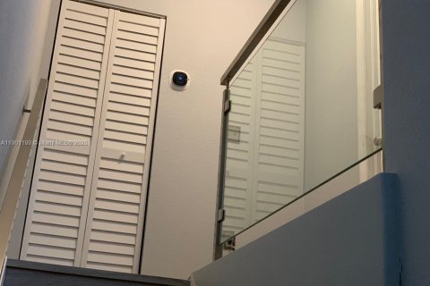 Снять в аренду таунхаус в Хомстед, Флорида 3 спальни, 128.02м2, № 1953013 - фото 6