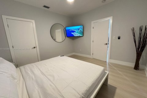 Commercial property in Miami, Florida 174.66 sq.m. № 1985065 - photo 13