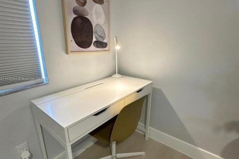 Commercial property in Miami, Florida 174.66 sq.m. № 1985065 - photo 16