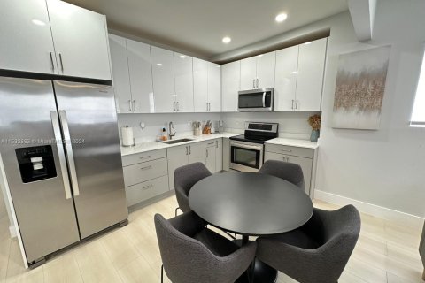 Commercial property in Miami, Florida 174.66 sq.m. № 1985065 - photo 5