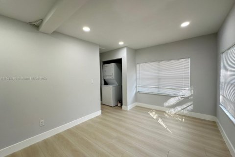 Commercial property in Miami, Florida 174.66 sq.m. № 1985065 - photo 22