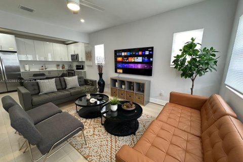 Commercial property in Miami, Florida 174.66 sq.m. № 1985065 - photo 1