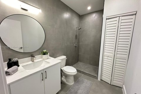 Commercial property in Miami, Florida 174.66 sq.m. № 1985065 - photo 11