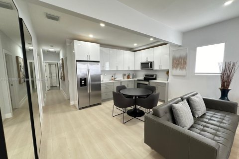 Commercial property in Miami, Florida 174.66 sq.m. № 1985065 - photo 4