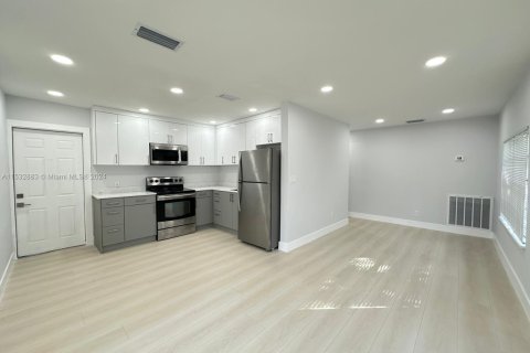 Commercial property in Miami, Florida 174.66 sq.m. № 1985065 - photo 30