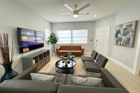 Commercial property in Miami, Florida 174.66 sq.m. № 1985065 - photo 3