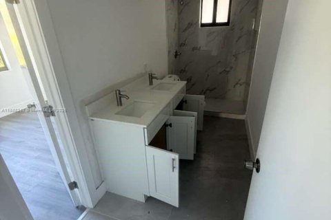 Casa en alquiler en Miami, Florida, 2 dormitorios № 1943830 - foto 5