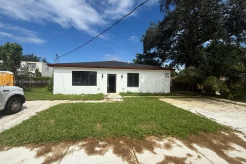Casa en alquiler en Miami, Florida, 2 dormitorios № 1943830 - foto 1