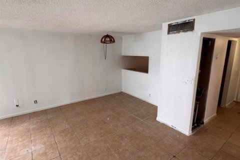 Condo in West Palm Beach, Florida, 2 bedrooms  № 2399994 - photo 16