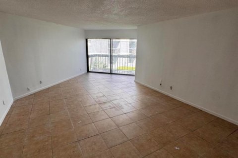 Condo in West Palm Beach, Florida, 2 bedrooms  № 2399994 - photo 8