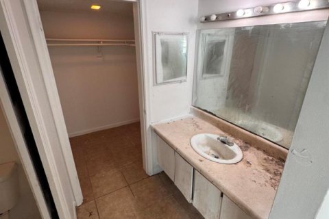 Condo in West Palm Beach, Florida, 2 bedrooms  № 2399994 - photo 13