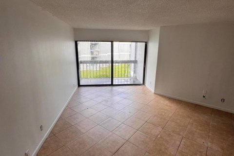 Condo in West Palm Beach, Florida, 2 bedrooms  № 2399994 - photo 15