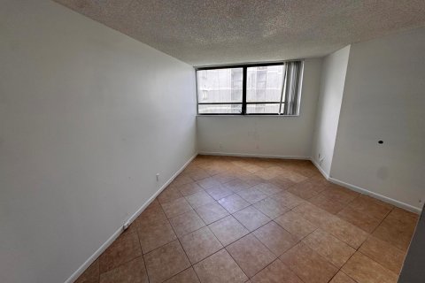 Condo in West Palm Beach, Florida, 2 bedrooms  № 2399994 - photo 9