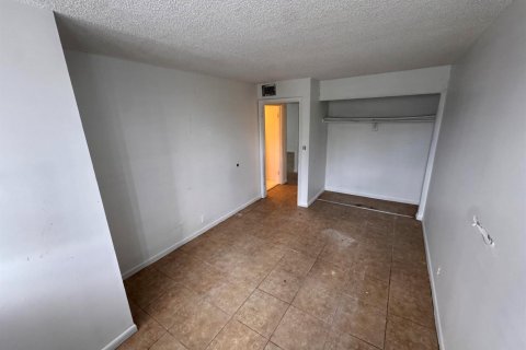 Condo in West Palm Beach, Florida, 2 bedrooms  № 2399994 - photo 4