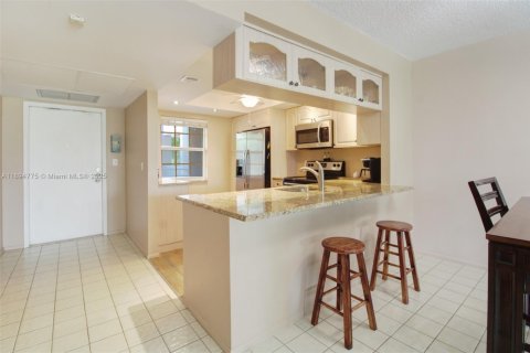 Condo in Pompano Beach, Florida, 2 bedrooms № 2081442