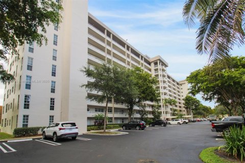 Condo in Pompano Beach, Florida, 2 bedrooms  № 2081442 - photo 24
