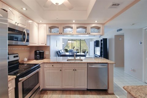 Condo in Pompano Beach, Florida, 2 bedrooms  № 2081442 - photo 4